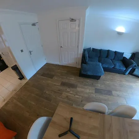 Large 6 Bed House - 6 Bedrooms - Parking Wifi 6 Smart Tvs 3 Shower Rooms 4 Wcs Kettering Exterior photo